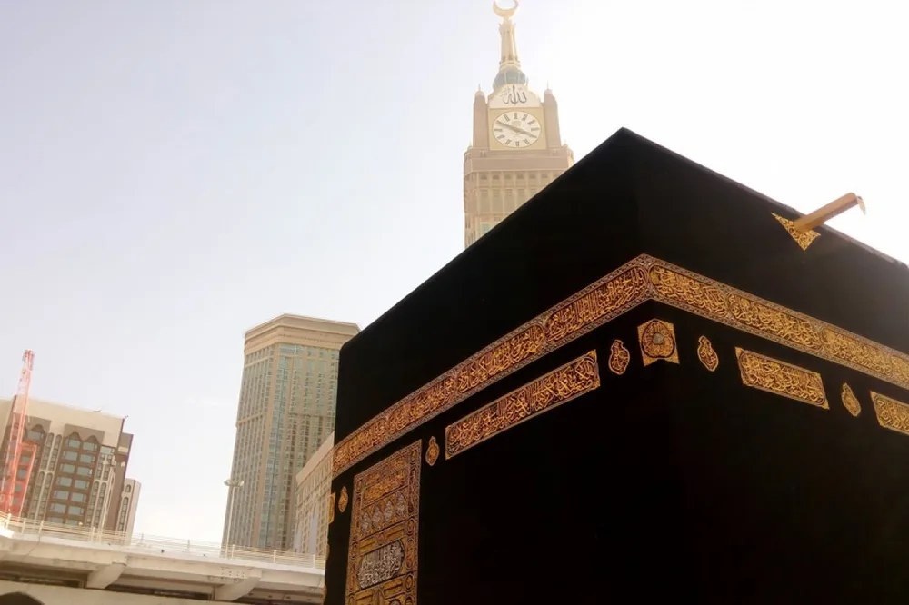 Umrah: Antara Panggilan Langit dan Godaan Dunia